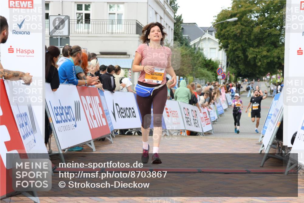 31.08.2025 - 21. Blankeneser Heldenlauf Strokosch-Dieckow http://msf.ph/oto/8703867 31.08.2025 12:59:53 Ziel 5256, 5601 meine-sportfotos.de