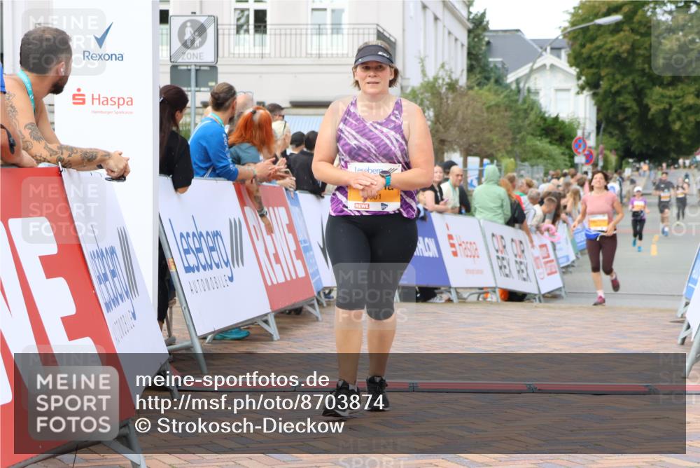 31.08.2025 - 21. Blankeneser Heldenlauf Strokosch-Dieckow http://msf.ph/oto/8703874 31.08.2025 12:59:47 Ziel 5127, 5601 meine-sportfotos.de