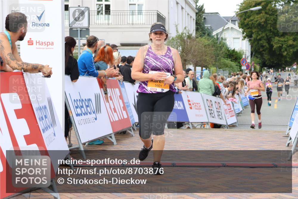 31.08.2025 - 21. Blankeneser Heldenlauf Strokosch-Dieckow http://msf.ph/oto/8703876 31.08.2025 12:59:47 Ziel 5127, 5601 meine-sportfotos.de