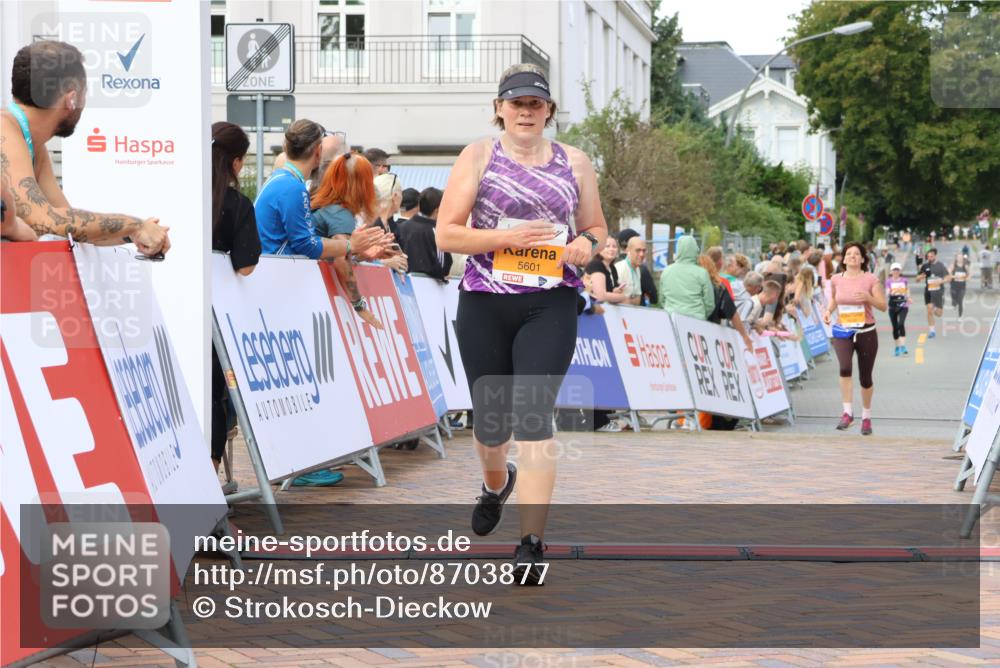 31.08.2025 - 21. Blankeneser Heldenlauf Strokosch-Dieckow http://msf.ph/oto/8703877 31.08.2025 12:59:47 Ziel 5127, 5601 meine-sportfotos.de