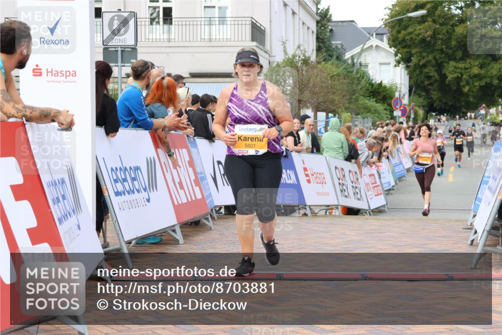 31.08.2025 - 21. Blankeneser Heldenlauf Strokosch-Dieckow http://msf.ph/oto/8703881 31.08.2025 12:59:47 Ziel 5127, 5601 meine-sportfotos.de