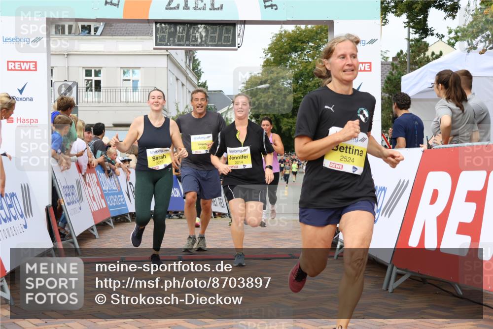 31.08.2025 - 21. Blankeneser Heldenlauf Strokosch-Dieckow http://msf.ph/oto/8703897 31.08.2025 10:34:52 Ziel 2524, 2244, 2214, 2215, 2655, 2488, 2548, 2549, 2438, 2439, 2441, 2442, 2048 meine-sportfotos.de