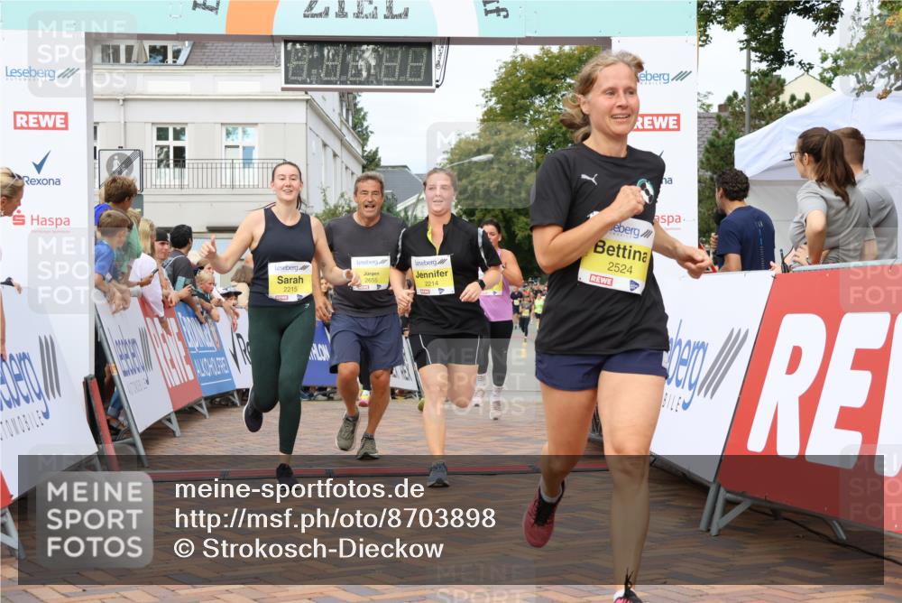 31.08.2025 - 21. Blankeneser Heldenlauf Strokosch-Dieckow http://msf.ph/oto/8703898 31.08.2025 10:34:52 Ziel 2524, 2244, 2214, 2215, 2655, 2488, 2548, 2549, 2438, 2439, 2441, 2442, 2048 meine-sportfotos.de