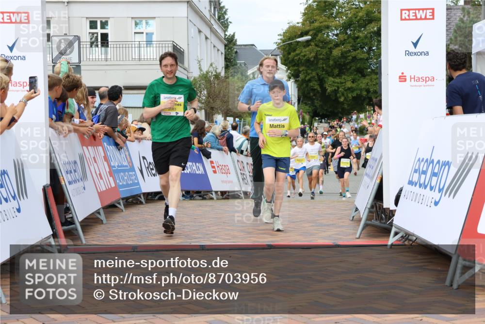 31.08.2025 - 21. Blankeneser Heldenlauf Strokosch-Dieckow http://msf.ph/oto/8703956 31.08.2025 10:34:34 Ziel 2110, 2668, 2090, 2083 meine-sportfotos.de