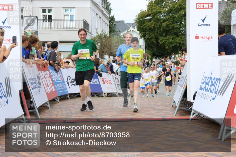 31.08.2025 - 21. Blankeneser Heldenlauf Strokosch-Dieckow http://msf.ph/oto/8703958 31.08.2025 10:34:34 Ziel 2110, 2668, 2090, 2083 meine-sportfotos.de