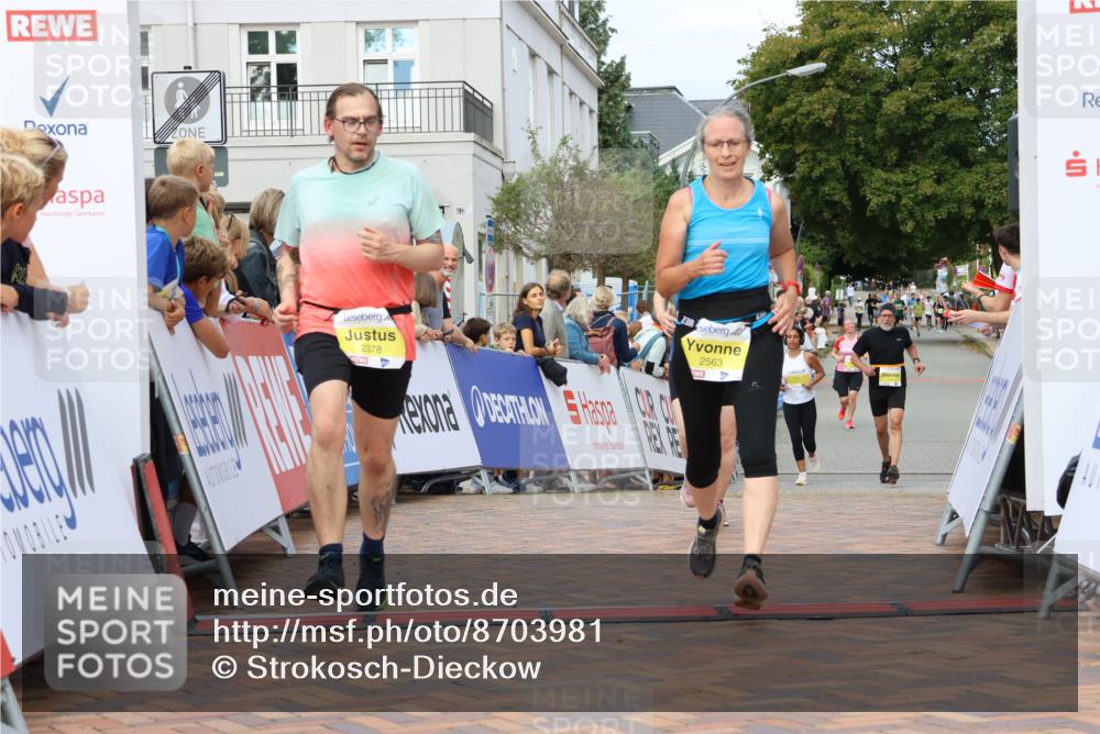 31.08.2025 - 21. Blankeneser Heldenlauf Strokosch-Dieckow http://msf.ph/oto/8703981 31.08.2025 10:34:01 Ziel 2378, 2563, 2120 meine-sportfotos.de
