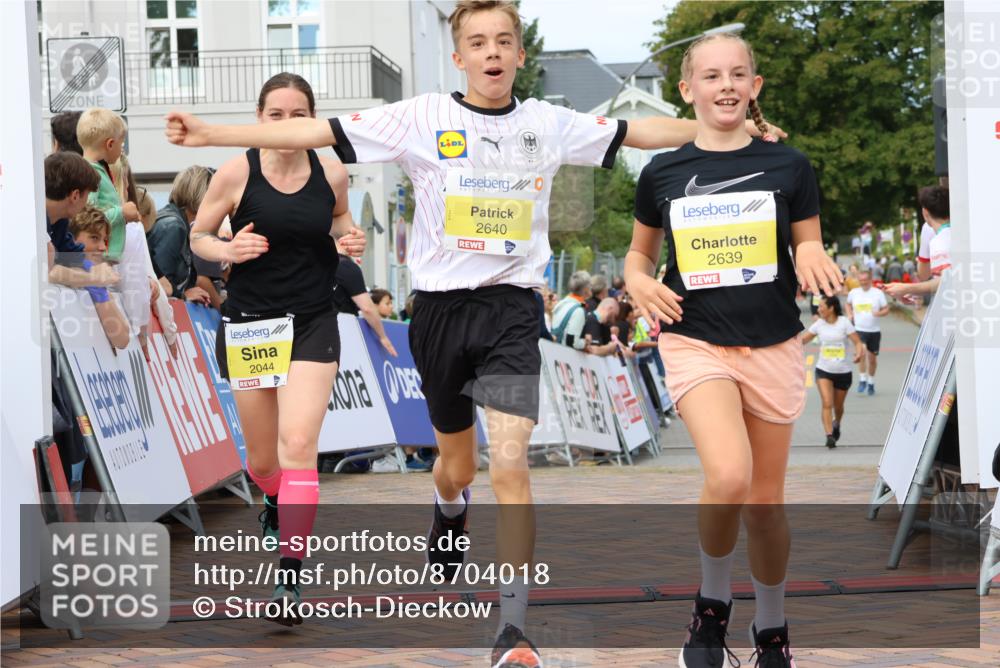 31.08.2025 - 21. Blankeneser Heldenlauf Strokosch-Dieckow http://msf.ph/oto/8704018 31.08.2025 10:33:30 Ziel 2011, 2044, 2126, 2640, 2639, 2220, 2221 meine-sportfotos.de