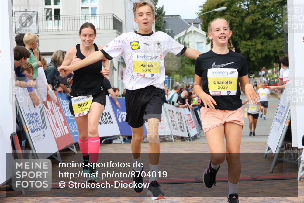 31.08.2025 - 21. Blankeneser Heldenlauf Strokosch-Dieckow http://msf.ph/oto/8704019 31.08.2025 10:33:30 Ziel 2011, 2044, 2126, 2640, 2639, 2220, 2221 meine-sportfotos.de