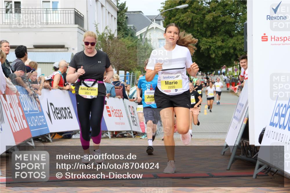 31.08.2025 - 21. Blankeneser Heldenlauf Strokosch-Dieckow http://msf.ph/oto/8704024 31.08.2025 10:33:25 Ziel 2011, 2044, 2126, 2640, 2639, 2220, 2221 meine-sportfotos.de