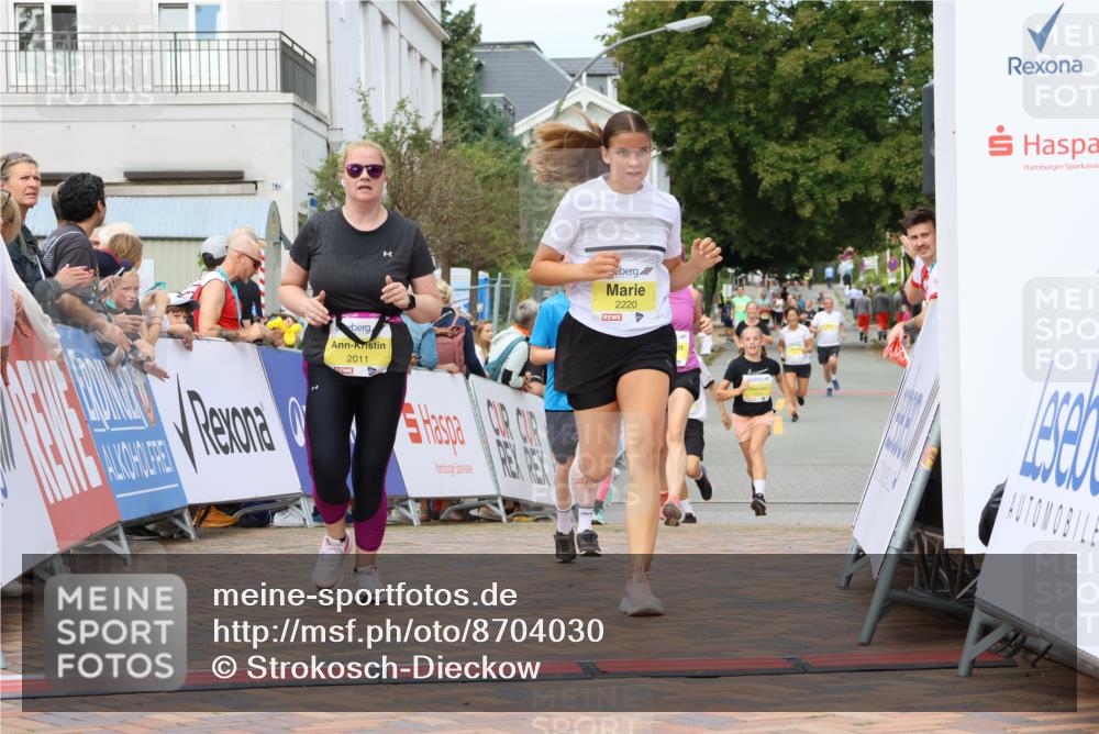 31.08.2025 - 21. Blankeneser Heldenlauf Strokosch-Dieckow http://msf.ph/oto/8704030 31.08.2025 10:33:25 Ziel 2011, 2044, 2126, 2640, 2639, 2220, 2221 meine-sportfotos.de