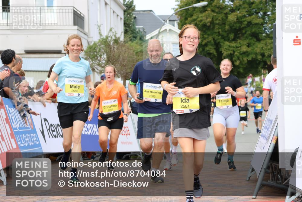 31.08.2025 - 21. Blankeneser Heldenlauf Strokosch-Dieckow http://msf.ph/oto/8704084 31.08.2025 10:32:35 Ziel 2490, 2256, 2257, 2644, 2581, 2582, 2580, 2201 meine-sportfotos.de