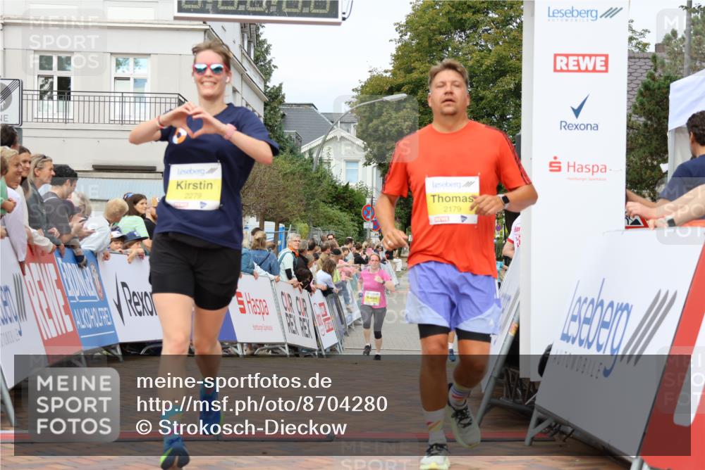 31.08.2025 - 21. Blankeneser Heldenlauf Strokosch-Dieckow http://msf.ph/oto/8704280 31.08.2025 10:30:46 Ziel 2179, 2279, 2102 meine-sportfotos.de