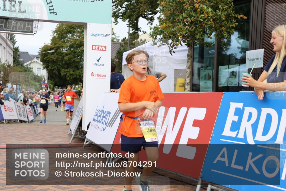31.08.2025 - 21. Blankeneser Heldenlauf Strokosch-Dieckow http://msf.ph/oto/8704291 31.08.2025 10:30:41 Ziel 2560, 2106, 2179, 2599, 2279, 2102 meine-sportfotos.de