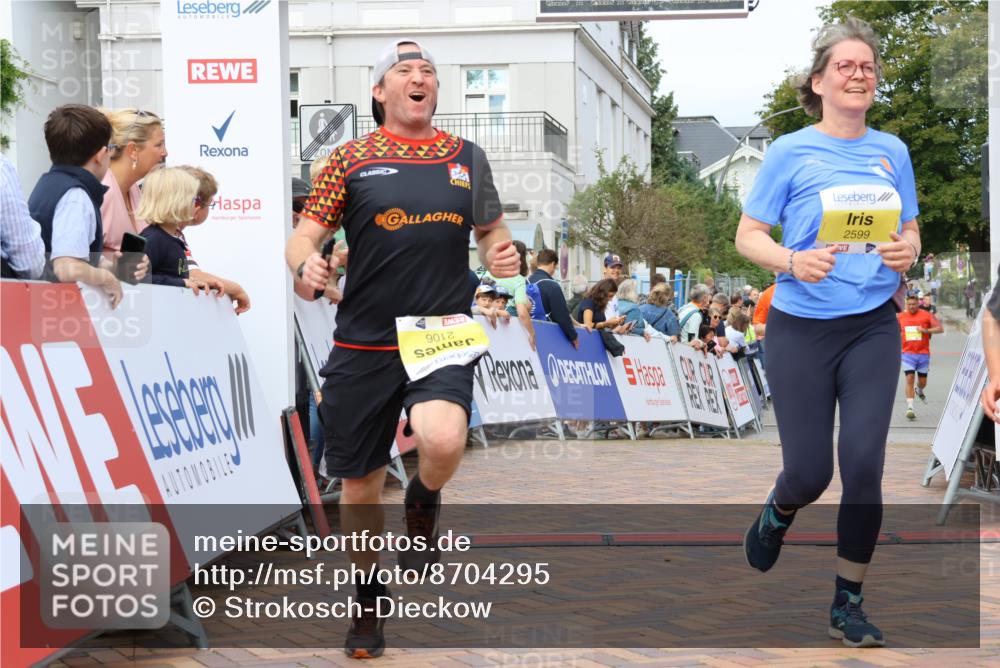 31.08.2025 - 21. Blankeneser Heldenlauf Strokosch-Dieckow http://msf.ph/oto/8704295 31.08.2025 10:30:37 Ziel 2560, 2106, 2599, 2102 meine-sportfotos.de