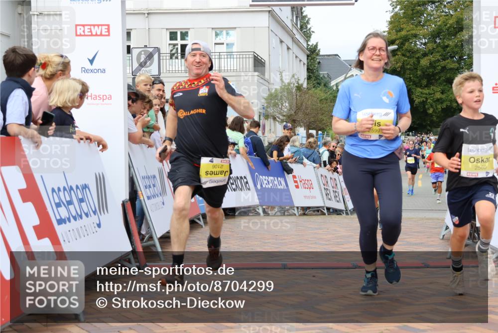 31.08.2025 - 21. Blankeneser Heldenlauf Strokosch-Dieckow http://msf.ph/oto/8704299 31.08.2025 10:30:37 Ziel 2560, 2106, 2599, 2102 meine-sportfotos.de