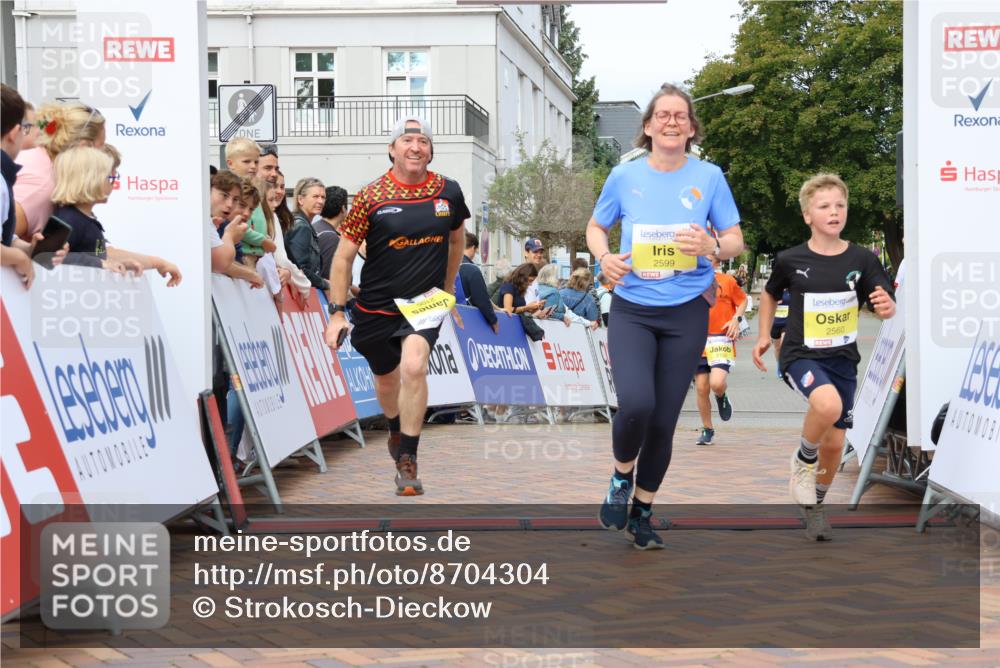 31.08.2025 - 21. Blankeneser Heldenlauf Strokosch-Dieckow http://msf.ph/oto/8704304 31.08.2025 10:30:37 Ziel 2560, 2106, 2599, 2102 meine-sportfotos.de