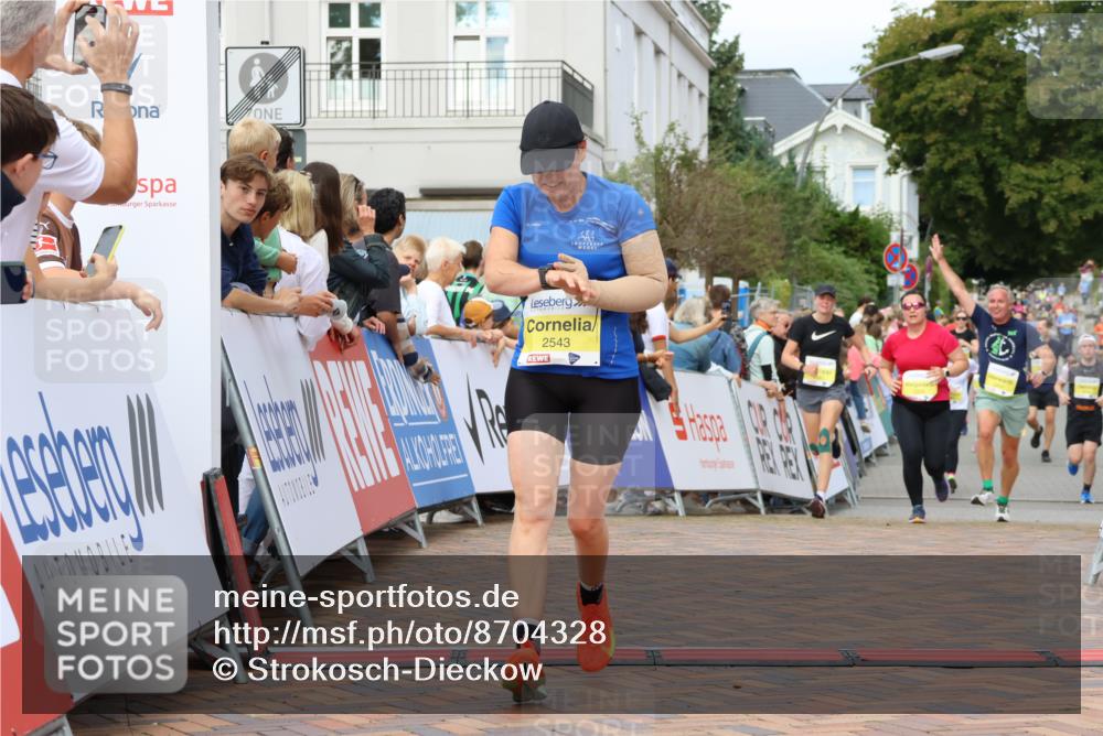 31.08.2025 - 21. Blankeneser Heldenlauf Strokosch-Dieckow http://msf.ph/oto/8704328 31.08.2025 10:30:11 Ziel 2210, 2445, 2444, 2169, 2226, 2543 meine-sportfotos.de
