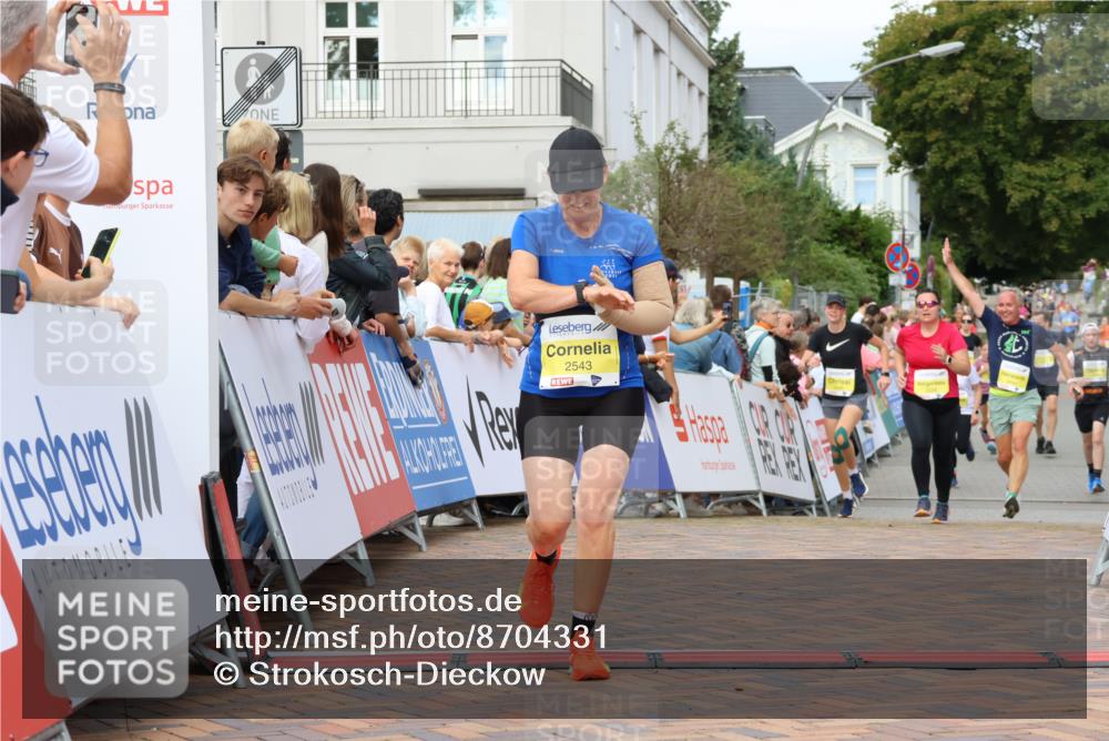 31.08.2025 - 21. Blankeneser Heldenlauf Strokosch-Dieckow http://msf.ph/oto/8704331 31.08.2025 10:30:11 Ziel 2210, 2445, 2444, 2169, 2226, 2543 meine-sportfotos.de