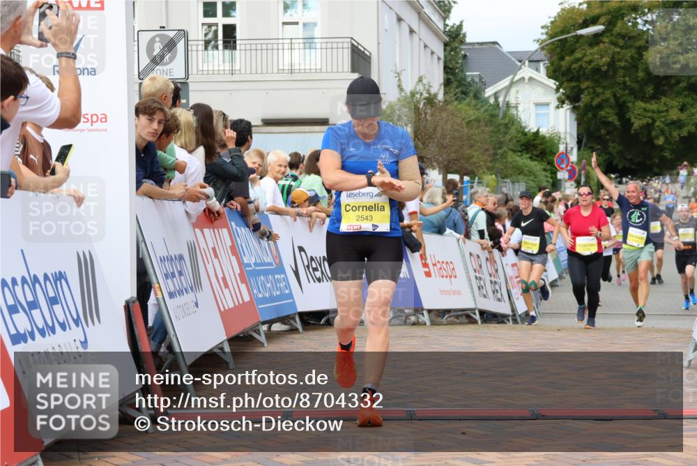 31.08.2025 - 21. Blankeneser Heldenlauf Strokosch-Dieckow http://msf.ph/oto/8704332 31.08.2025 10:30:11 Ziel 2210, 2445, 2444, 2169, 2226, 2543 meine-sportfotos.de