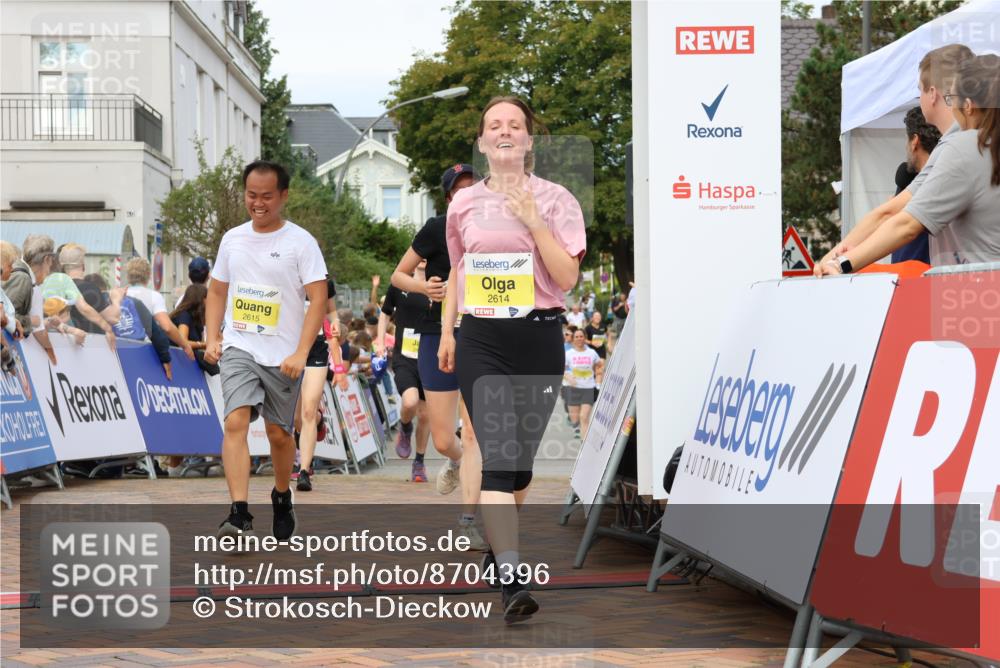 31.08.2025 - 21. Blankeneser Heldenlauf Strokosch-Dieckow http://msf.ph/oto/8704396 31.08.2025 10:29:36 Ziel 2491, 2578, 2614, 2615, 2426, 2684, 2538, 2558, 2277 meine-sportfotos.de