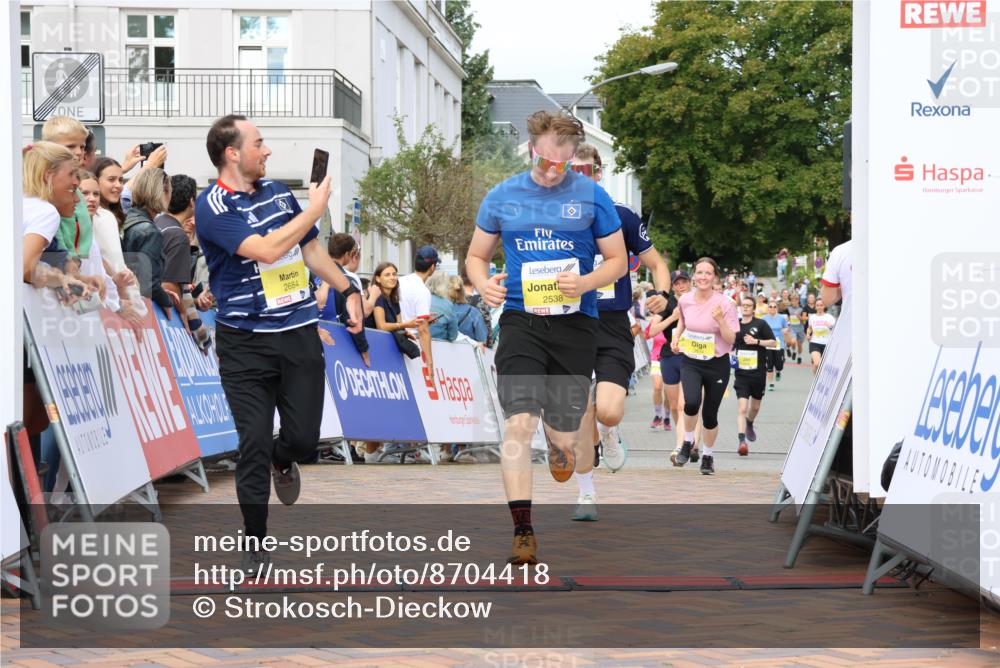 31.08.2025 - 21. Blankeneser Heldenlauf Strokosch-Dieckow http://msf.ph/oto/8704418 31.08.2025 10:29:32 Ziel 2614, 2615, 2684, 2538, 2558, 2277 meine-sportfotos.de