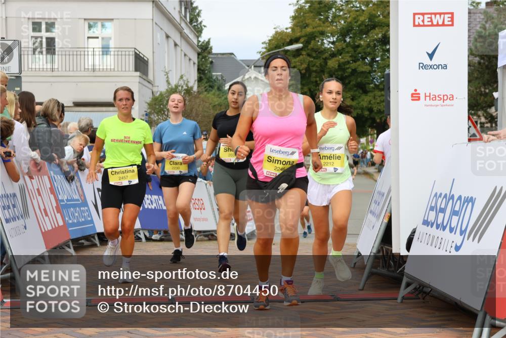 31.08.2025 - 21. Blankeneser Heldenlauf Strokosch-Dieckow http://msf.ph/oto/8704450 31.08.2025 10:29:02 Ziel 2719, 2246, 2035, 2457, 2212, 2143, 2230, 2381 meine-sportfotos.de