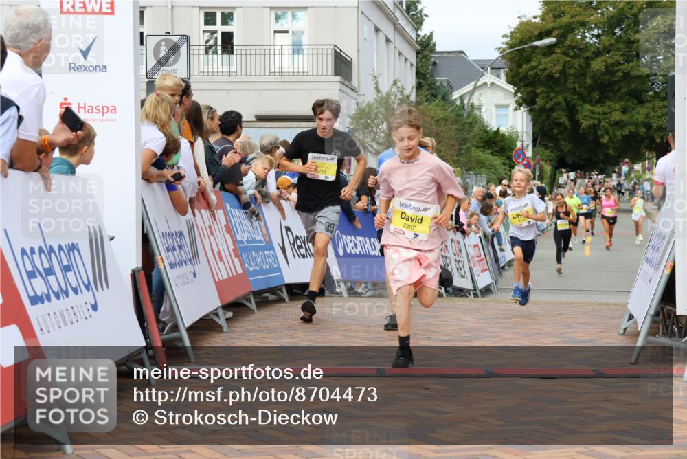 31.08.2025 - 21. Blankeneser Heldenlauf Strokosch-Dieckow http://msf.ph/oto/8704473 31.08.2025 10:28:52 Ziel 2060, 2346, 2718, 2719, 2143, 2387 meine-sportfotos.de