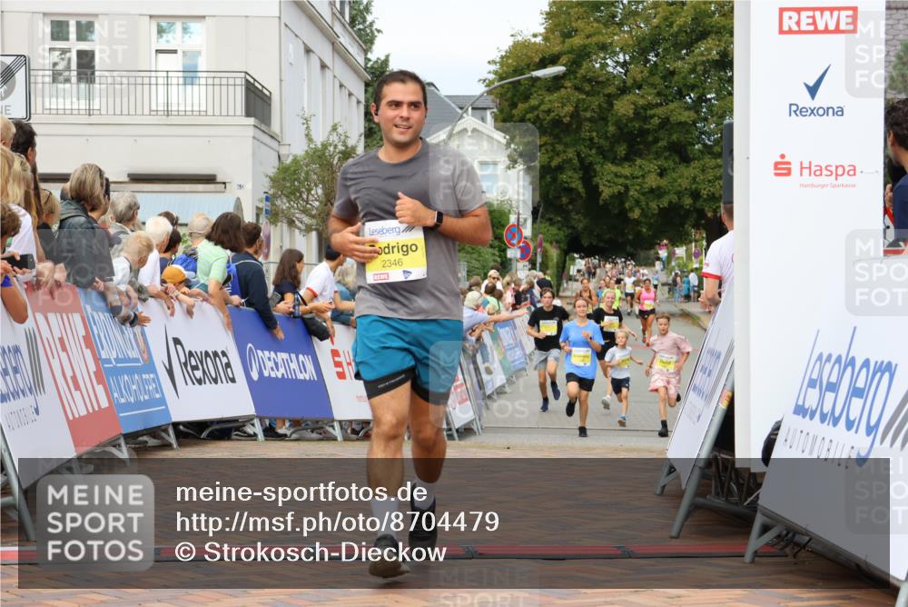 31.08.2025 - 21. Blankeneser Heldenlauf Strokosch-Dieckow http://msf.ph/oto/8704479 31.08.2025 10:28:48 Ziel 2346, 2697, 2700, 2387 meine-sportfotos.de