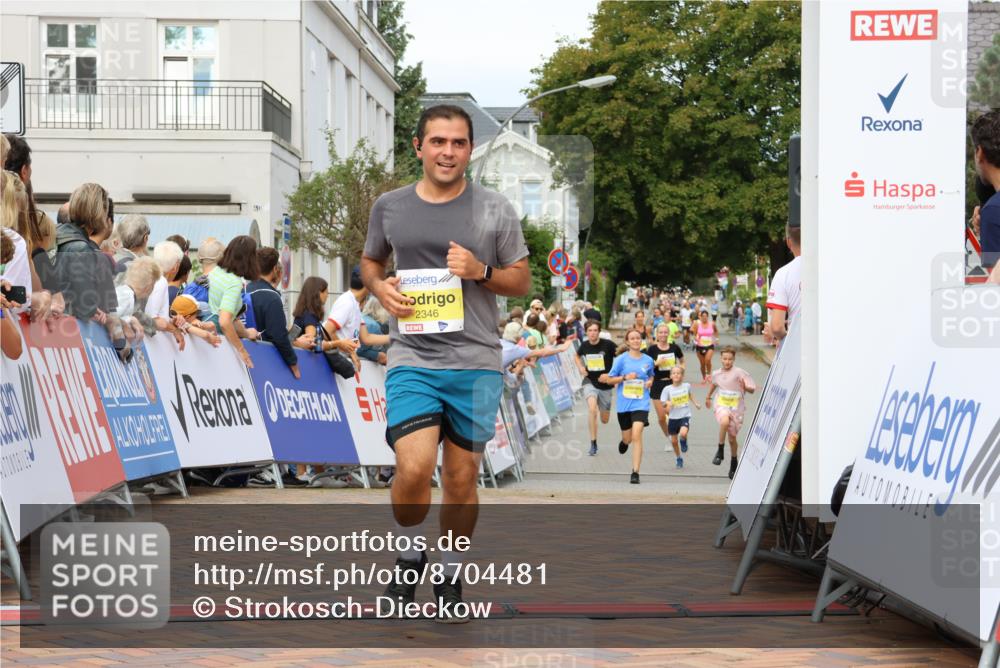 31.08.2025 - 21. Blankeneser Heldenlauf Strokosch-Dieckow http://msf.ph/oto/8704481 31.08.2025 10:28:48 Ziel 2346, 2697, 2700, 2387 meine-sportfotos.de