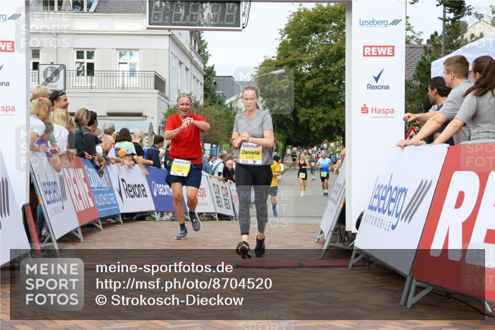31.08.2025 - 21. Blankeneser Heldenlauf Strokosch-Dieckow http://msf.ph/oto/8704520 31.08.2025 10:28:32 Ziel 2249, 2173, 2727 meine-sportfotos.de