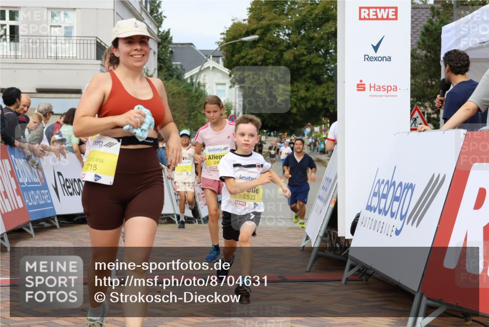 31.08.2025 - 21. Blankeneser Heldenlauf Strokosch-Dieckow http://msf.ph/oto/8704631 31.08.2025 10:27:26 Ziel 2715, 2463, 2559, 2725, 2533, 2709 meine-sportfotos.de