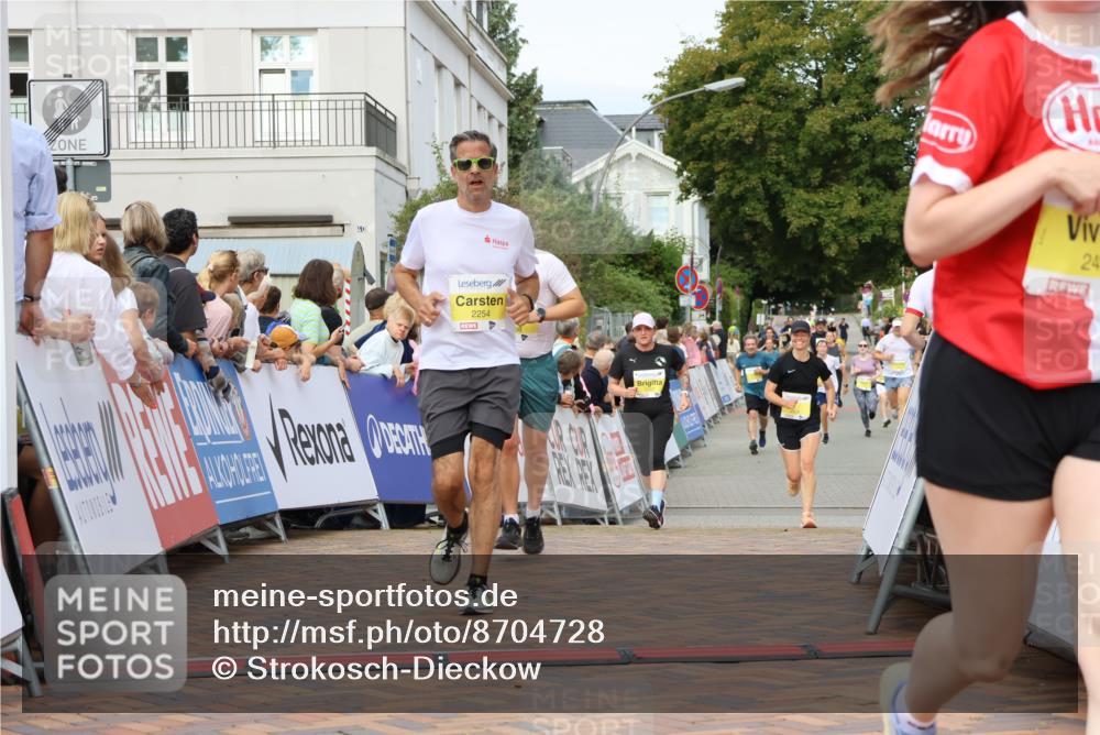 31.08.2025 - 21. Blankeneser Heldenlauf Strokosch-Dieckow http://msf.ph/oto/8704728 31.08.2025 10:26:32 Ziel 2706, 2254, 2497, 2688, 2007 meine-sportfotos.de