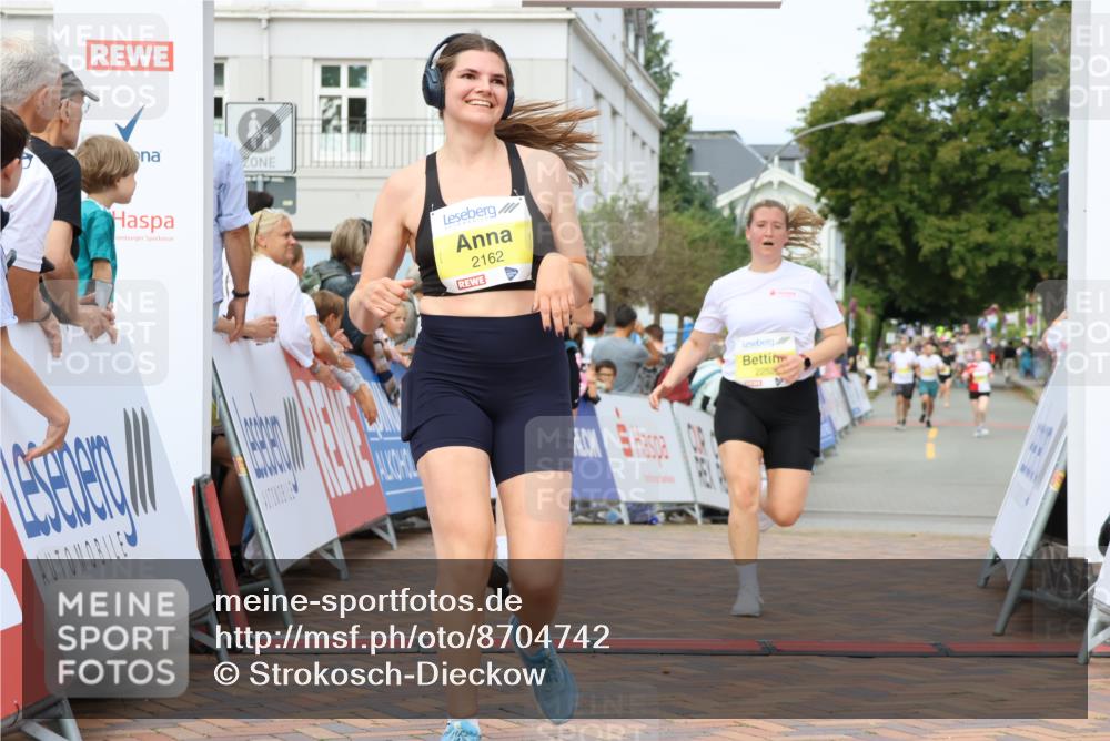 31.08.2025 - 21. Blankeneser Heldenlauf Strokosch-Dieckow http://msf.ph/oto/8704742 31.08.2025 10:26:19 Ziel 2162, 2046, 2252, 2564, 2467 meine-sportfotos.de