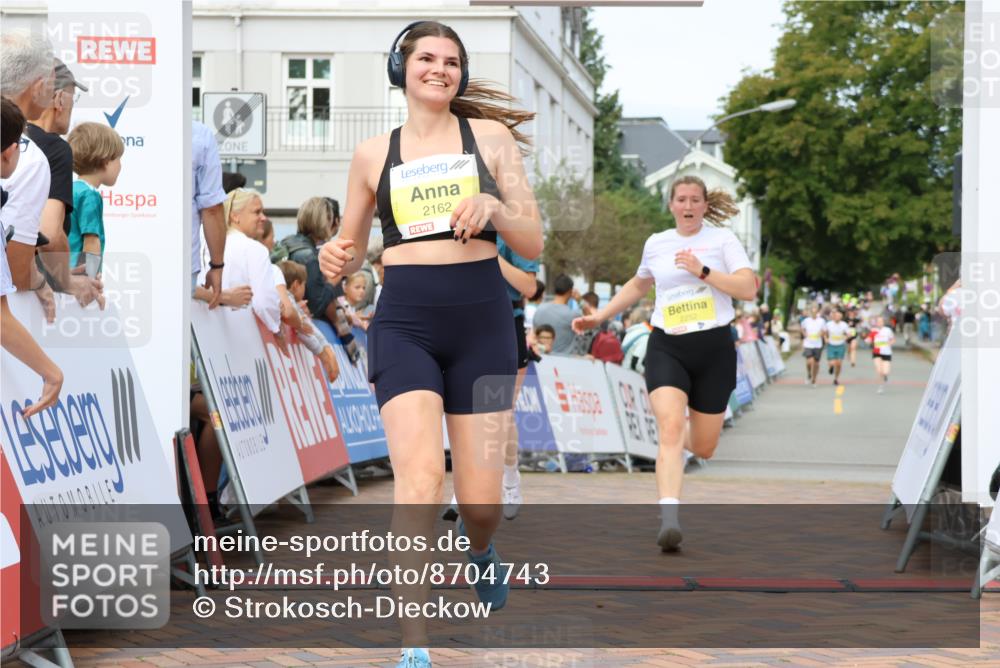 31.08.2025 - 21. Blankeneser Heldenlauf Strokosch-Dieckow http://msf.ph/oto/8704743 31.08.2025 10:26:19 Ziel 2162, 2046, 2252, 2564, 2467 meine-sportfotos.de