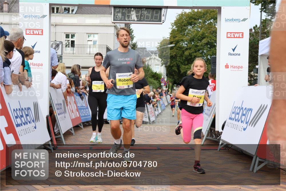 31.08.2025 - 21. Blankeneser Heldenlauf Strokosch-Dieckow http://msf.ph/oto/8704780 31.08.2025 10:26:05 Ziel 2736, 2777, 2342, 2671, 2193, 2447, 2119, 2118 meine-sportfotos.de