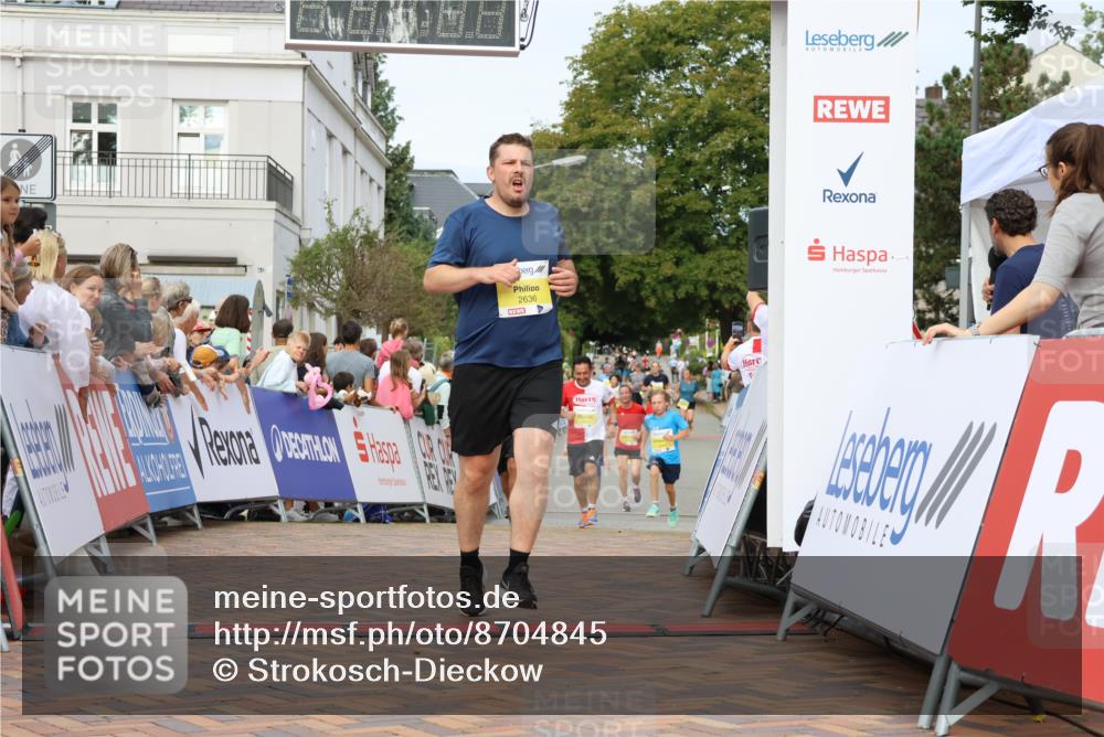 31.08.2025 - 21. Blankeneser Heldenlauf Strokosch-Dieckow http://msf.ph/oto/8704845 31.08.2025 10:25:22 Ziel 2541, 2636, 2383, 2367, 2504 meine-sportfotos.de