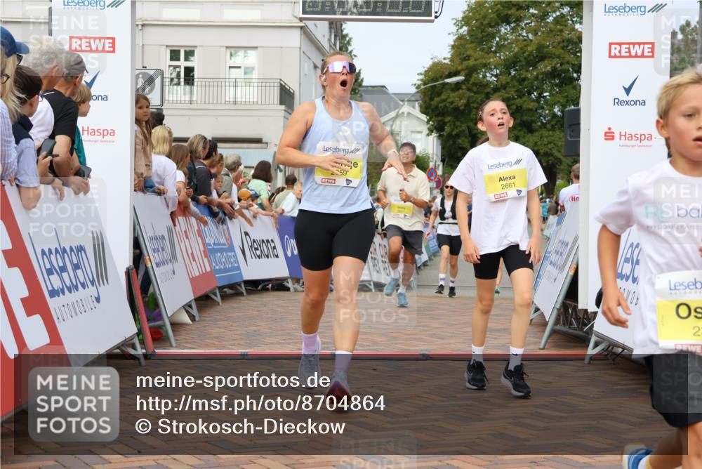 31.08.2025 - 21. Blankeneser Heldenlauf Strokosch-Dieckow http://msf.ph/oto/8704864 31.08.2025 10:25:11 Ziel 2641, 2357, 2183, 2717, 2285, 2286, 2331, 2053, 2359, 2661 meine-sportfotos.de