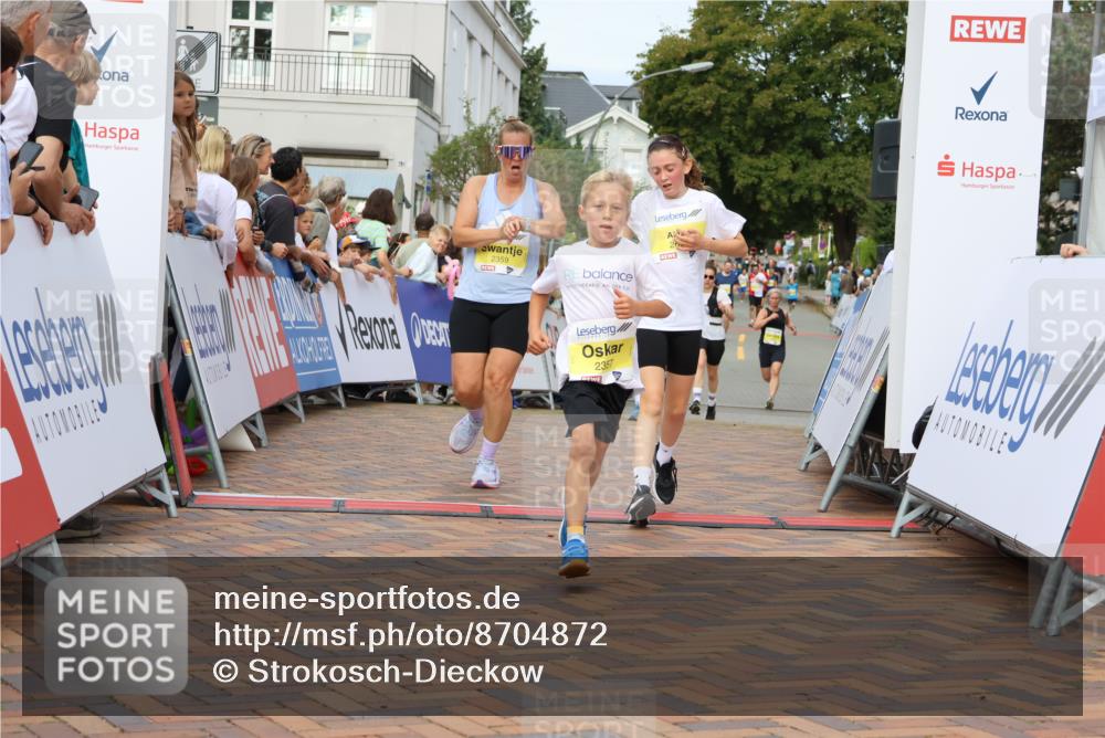 31.08.2025 - 21. Blankeneser Heldenlauf Strokosch-Dieckow http://msf.ph/oto/8704872 31.08.2025 10:25:10 Ziel 2641, 2357, 2183, 2717, 2285, 2286, 2331, 2053, 2359, 2661 meine-sportfotos.de