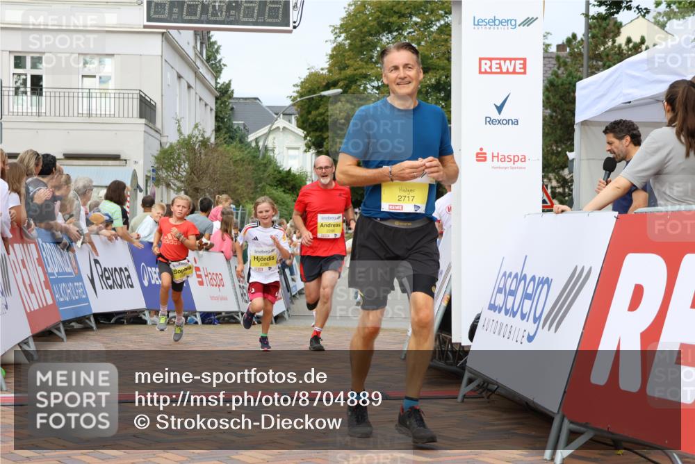 31.08.2025 - 21. Blankeneser Heldenlauf Strokosch-Dieckow http://msf.ph/oto/8704889 31.08.2025 10:25:06 Ziel 2357, 2183, 2717, 2285, 2286, 2331, 2359, 2661 meine-sportfotos.de