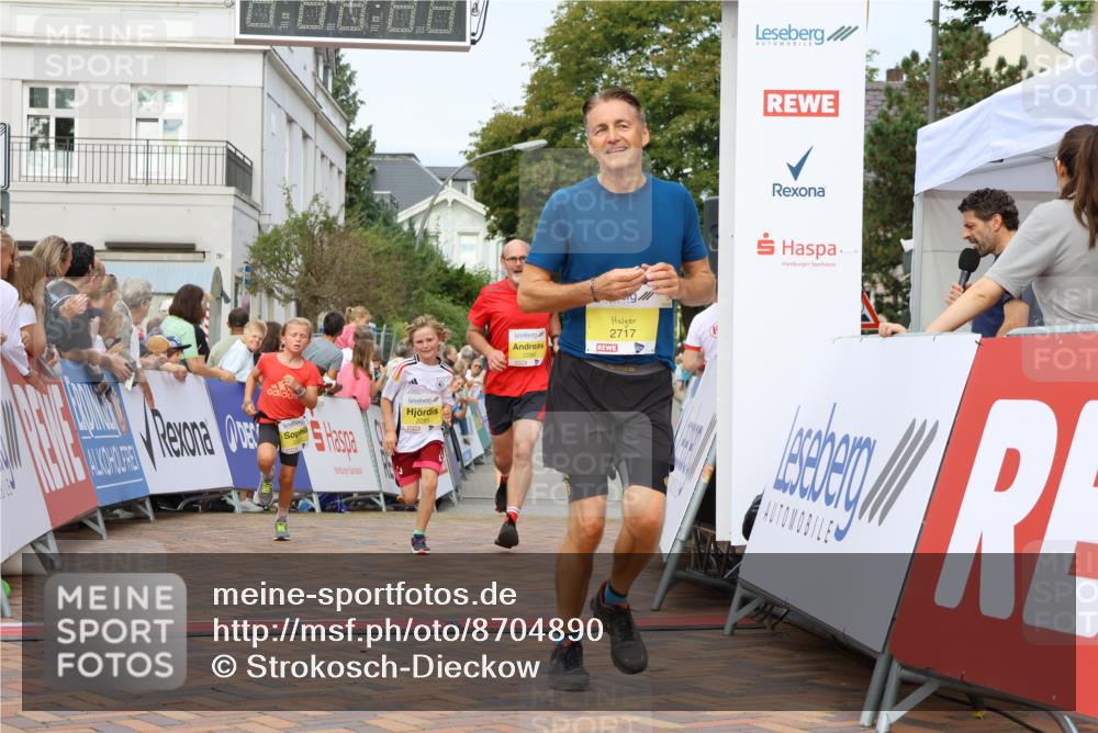31.08.2025 - 21. Blankeneser Heldenlauf Strokosch-Dieckow http://msf.ph/oto/8704890 31.08.2025 10:25:06 Ziel 2357, 2183, 2717, 2285, 2286, 2331, 2359, 2661 meine-sportfotos.de