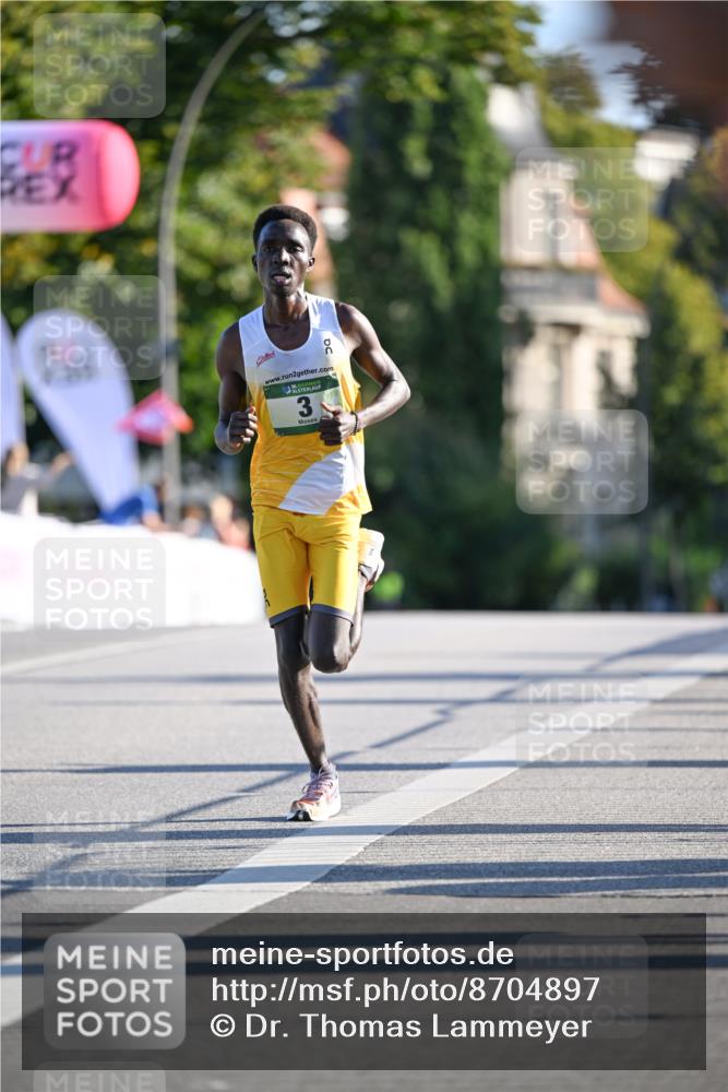 07.09.2025 - BARMER Alsterlauf Dr. Thomas Lammeyer http://msf.ph/oto/8704897 07.09.2025 09:16:40 Laufen 2, 3 meine-sportfotos.de