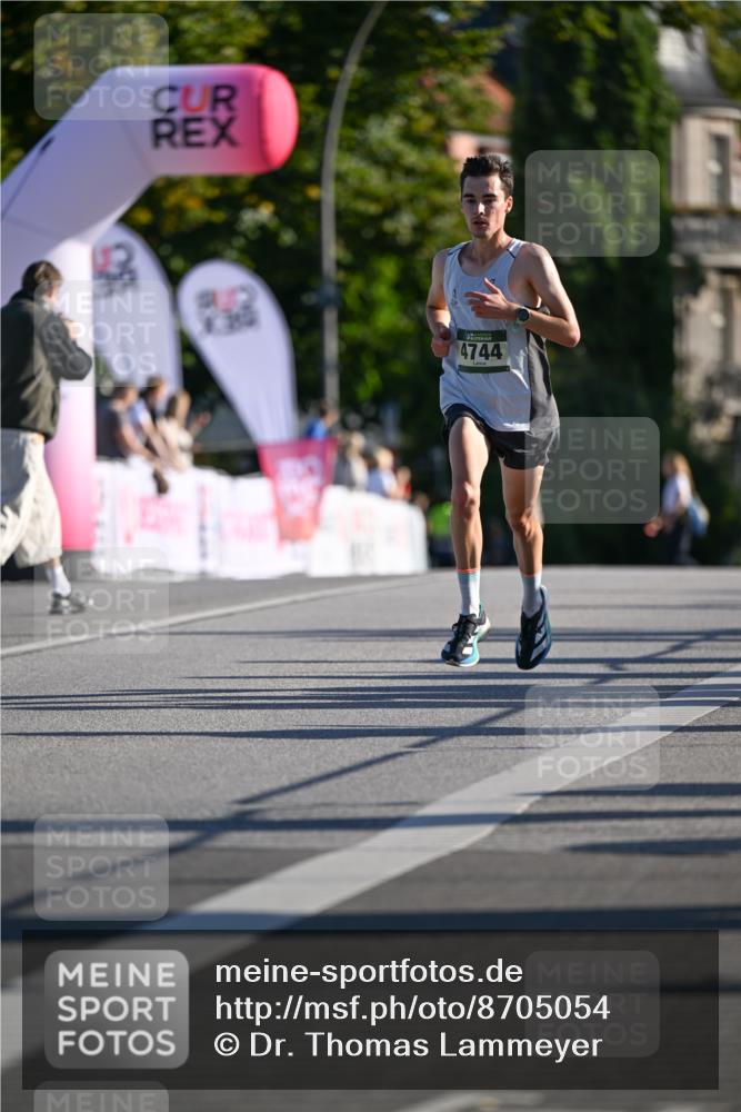 07.09.2025 - BARMER Alsterlauf Dr. Thomas Lammeyer http://msf.ph/oto/8705054 07.09.2025 09:18:37 Laufen 4744 meine-sportfotos.de