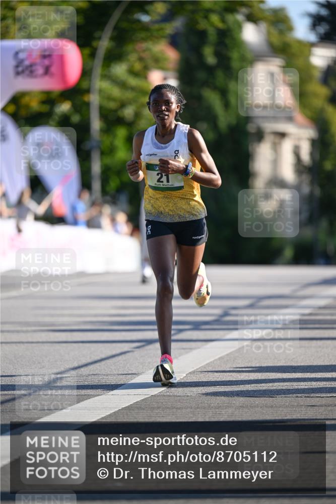07.09.2025 - BARMER Alsterlauf Dr. Thomas Lammeyer http://msf.ph/oto/8705112 07.09.2025 09:18:59 Laufen 2, 21, 2 meine-sportfotos.de