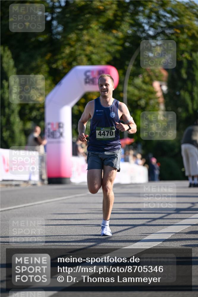 07.09.2025 - BARMER Alsterlauf Dr. Thomas Lammeyer http://msf.ph/oto/8705346 07.09.2025 09:20:25 Laufen 4470 meine-sportfotos.de