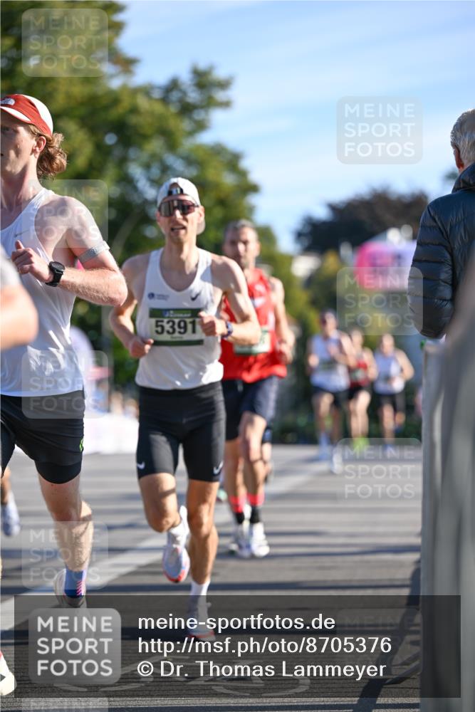 07.09.2025 - BARMER Alsterlauf Dr. Thomas Lammeyer http://msf.ph/oto/8705376 07.09.2025 09:20:31 Laufen 5391 meine-sportfotos.de