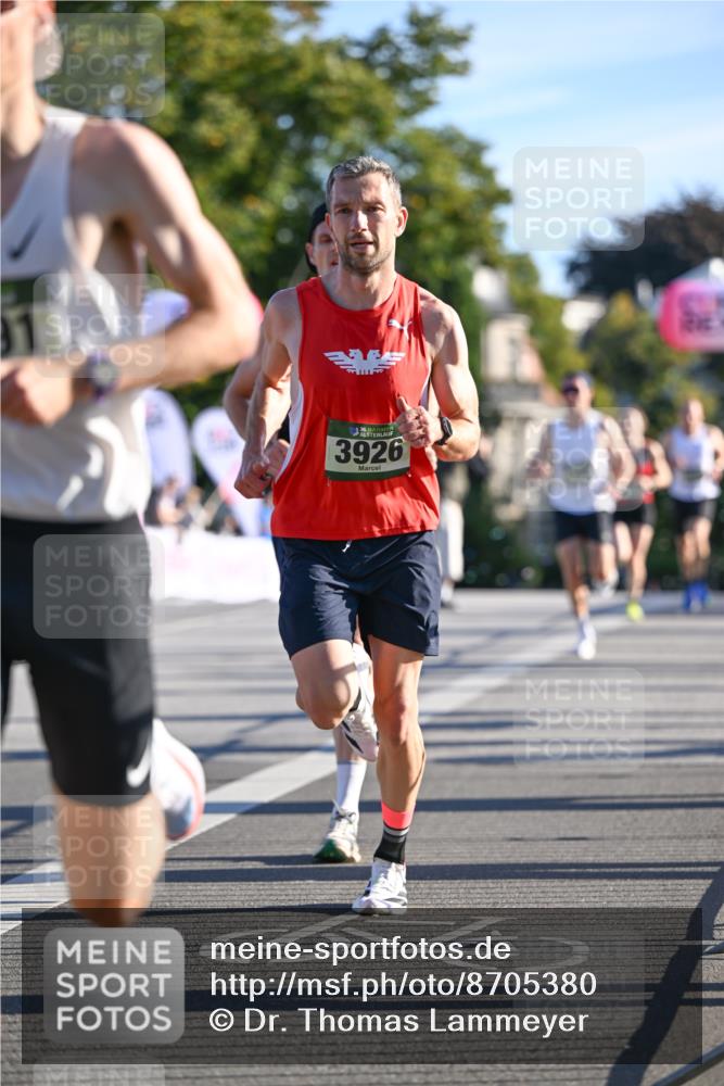 07.09.2025 - BARMER Alsterlauf Dr. Thomas Lammeyer http://msf.ph/oto/8705380 07.09.2025 09:20:32 Laufen 136, 3926 meine-sportfotos.de