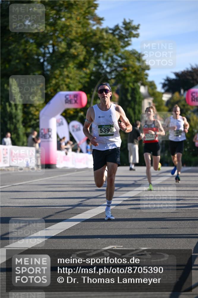 07.09.2025 - BARMER Alsterlauf Dr. Thomas Lammeyer http://msf.ph/oto/8705390 07.09.2025 09:20:34 Laufen 255, 5390, 1204, 20 meine-sportfotos.de