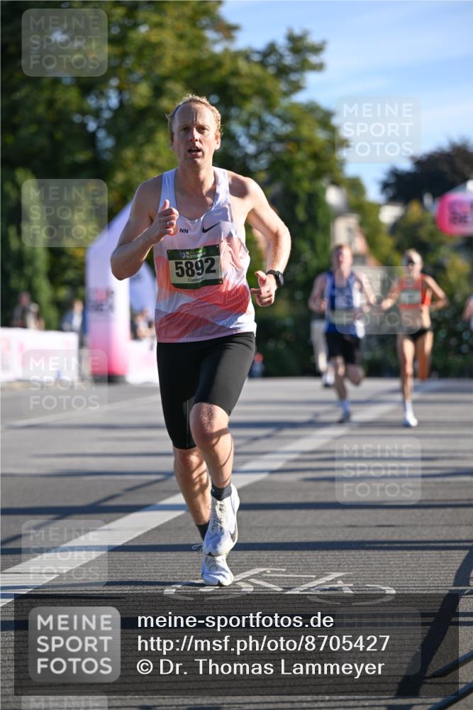 07.09.2025 - BARMER Alsterlauf Dr. Thomas Lammeyer http://msf.ph/oto/8705427 07.09.2025 09:20:41 Laufen 5892 meine-sportfotos.de