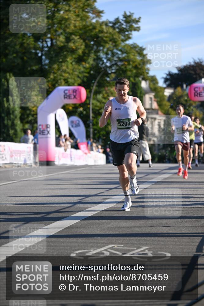 07.09.2025 - BARMER Alsterlauf Dr. Thomas Lammeyer http://msf.ph/oto/8705459 07.09.2025 09:20:47 Laufen 5203, 3206 meine-sportfotos.de