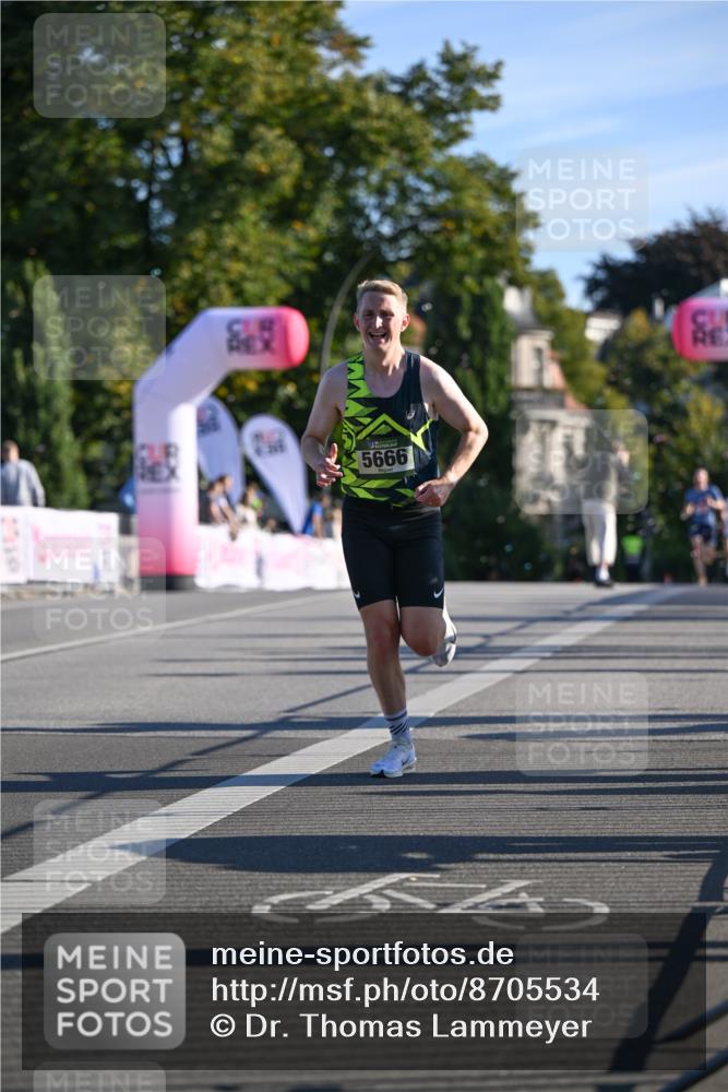 07.09.2025 - BARMER Alsterlauf Dr. Thomas Lammeyer http://msf.ph/oto/8705534 07.09.2025 09:21:02 Laufen 5666 meine-sportfotos.de